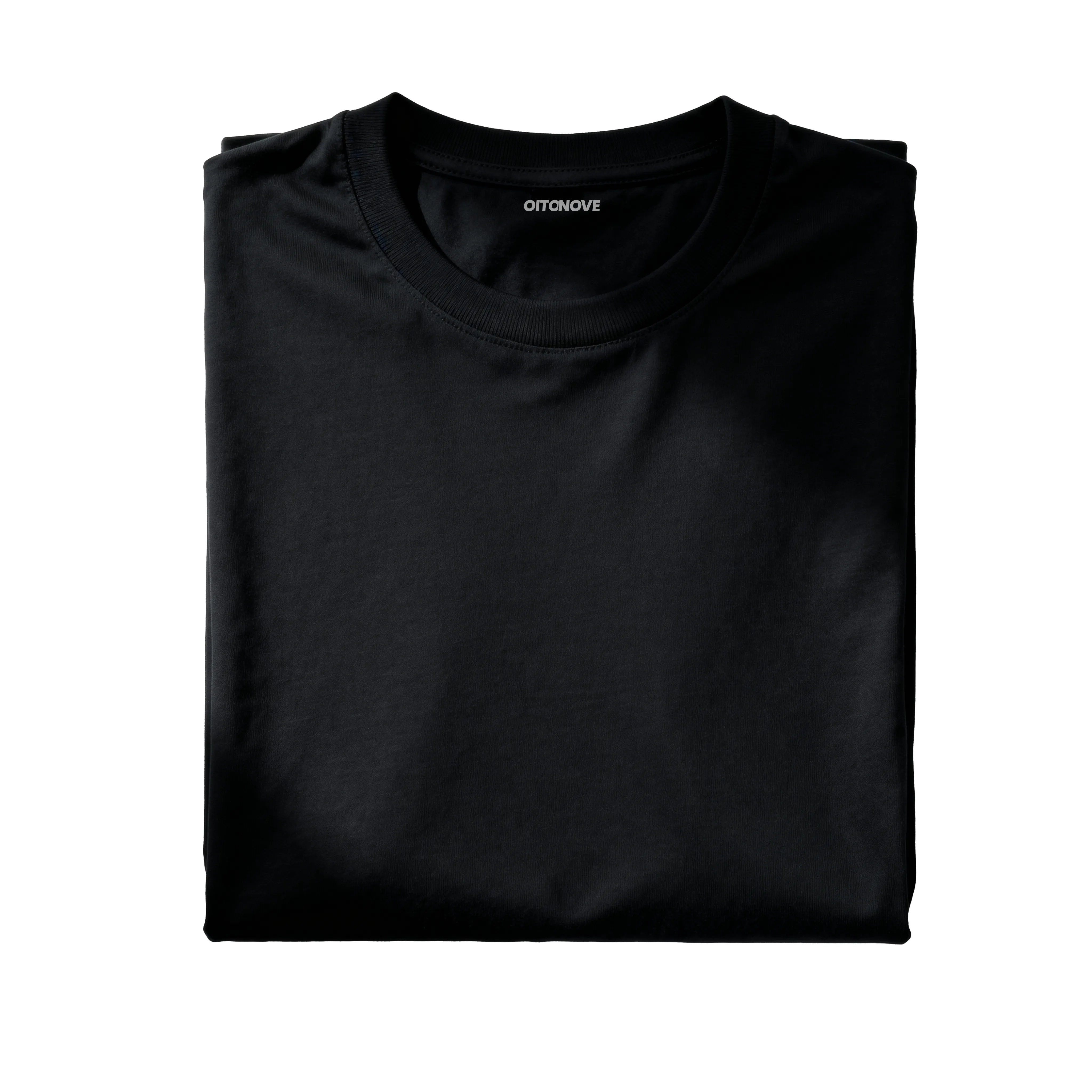 Camiseta Essencial Preta dobrada — acabamento impecável e tecido natural Camiseta preta dobrada mostrando o acabamento e a textura do algodão 100% puro